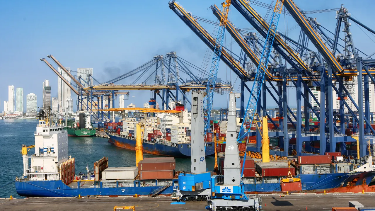 Top Ports in Colombia: Major Shipping Hubs for Heavy Equipment & International Cargo